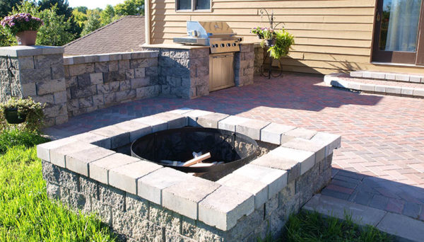 Allan Block Courtyard Collection Mcs, Can I Use Retaining Wall Blocks For A Fire Pit